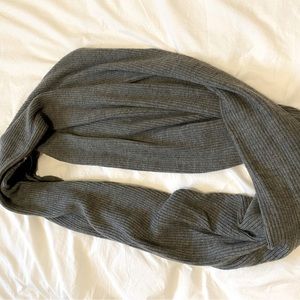 H&M Infinity Gray Scarf 🧣 Soft, Stretchable, and Warm in Ribbed Patterns🧣